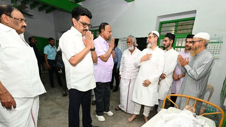 Stalin pays tributes to Chief Kazi Salahuddin Mohammed Ayub