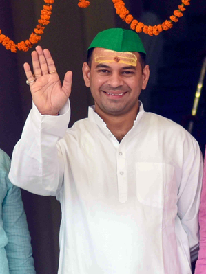 <div>JDU, BJP slam Lalu Yadav over Tej Pratap’s expulsion, raise questions on Aishwarya Rai episode</div>