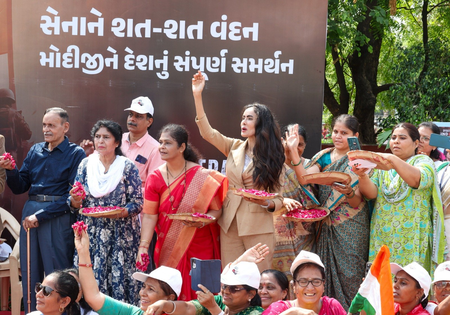 <div>Proud moment: Col Sofiya Qureshi’s family meets PM Modi during Vadodara visit</div>