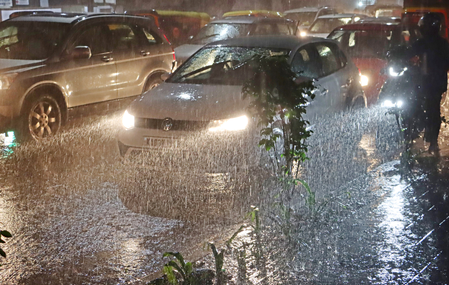 <div>Heavy rainfall continues in K’taka; normal life disrupted in coastal region</div>