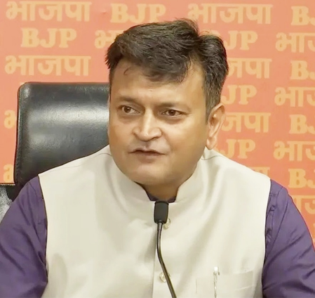 <div>‘Speaks nonsense’: BJP slams Udit Raj for calling Tharoor its ‘super spokesperson’</div>
