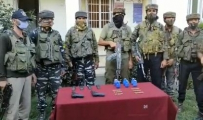 <div>Two hybrid terrorists arrested with weapons in J&K’s Shopian</div>
