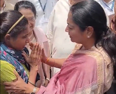 <div>‘No worries, I am with you’, Delhi CM to inconsolable attendant of patient at LNJP hospital</div>