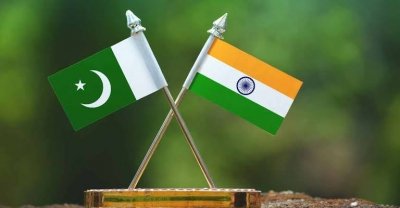 India heading to become 3rd largest economy, Pakistan on brink of collapse