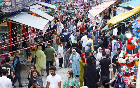 Eid shopping in Kashmir picks up as people throng markets