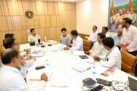 Maha Minister bats for water taxi service in Mumbai