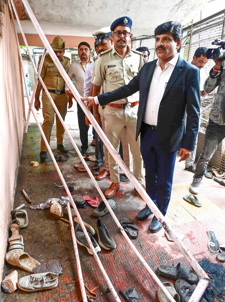 <div>Police suspensions over stampede trigger cold war between IAS, IPS officers in K’taka</div>