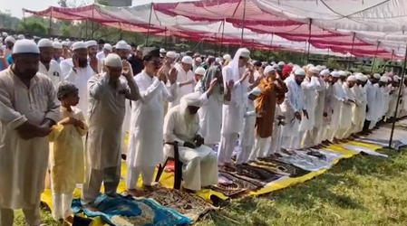 <div>Eid prayers across J&K pass off peacefully</div>