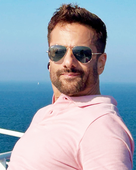 Fardeen Khan urges fans to stay away from smoking: Your future will thank you