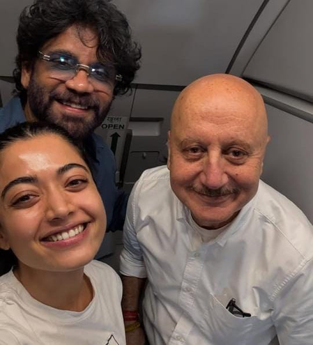 <div>Anupam Kher bumps into Rashmika Mandanna & Nagarjuna during his flight to Mumbai</div>