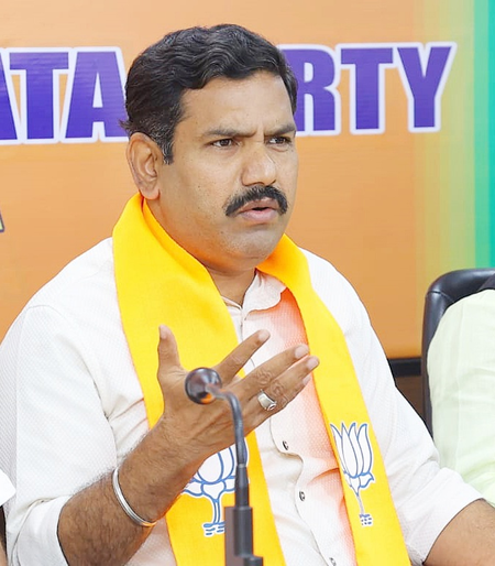 <div>K’taka-led Cong govt raising caste census to hide lapses in B’luru stampede: BJP</div>