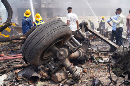 <div>Parliamentary panel to grill Boeing & Air India executives, Govt officials on Ahmedabad crash</div>