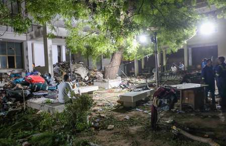<div>‘National Tragedy’: Amit Shah meets Air India flight crash sole survivor, reviews emergency response</div>