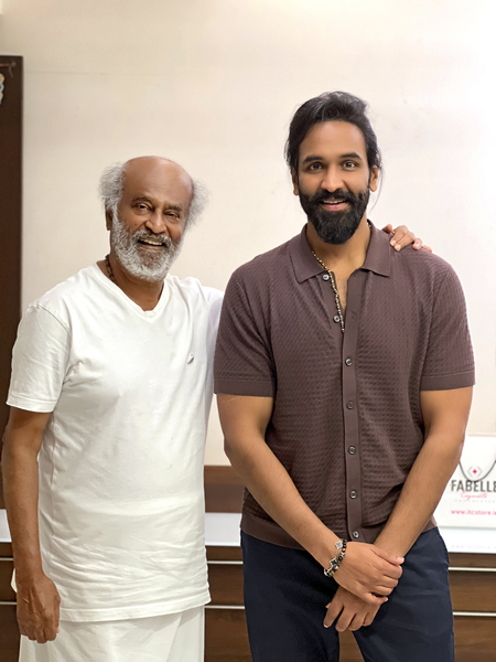 <div>Rajinikanth hugs Vishnu Manchu after watching ‘Kannappa’</div>