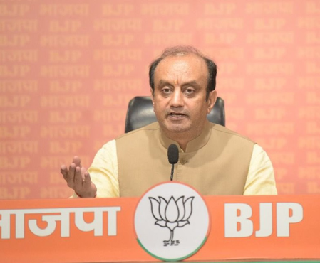 <div>Failing to read what’s documented: Sudhanshu Trivedi calls out Cong’s ‘nature of politics’ on Census</div>