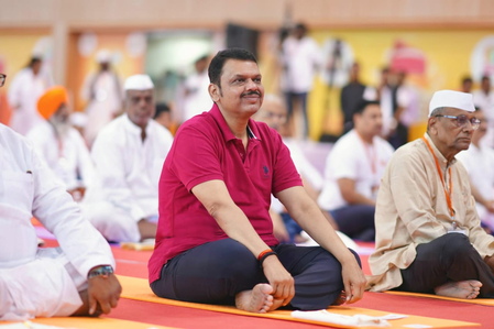 <div>IDY 2025: Let’s strive to create healthy society through yoga, says Maha CM Fadnavis</div>