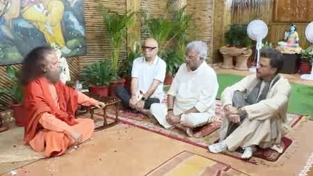 <div>Boney & Anil Kapoor visit Parmarth Niketan to pray for their late mother Nirmal Kapoor</div>