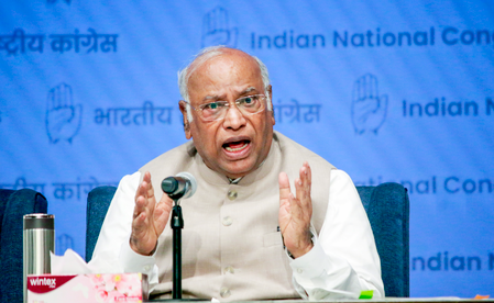 <div>After Mallikarjun Kharge’s high command hint over new Karnataka CM, BJP’s ‘ghost’ jibe</div>
