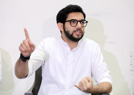 <div>‘Mega scam’: Aditya Thackeray slams Maha govt over potholes on Samruddhi Highway, Hindi language move</div>