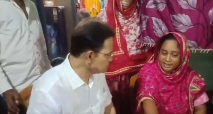 <div>Trinamool show-causes party legislator for meeting kin of minor girl killed in blast at Bengal’s Kaliganj</div>