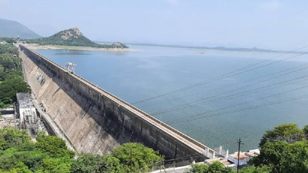 <div>TN’s Mettur dam reaches full capacity, water release increases</div>