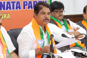 <div>K’taka: BJP slams Siddaramaiah govt for giving permission to Cong’s padyatra</div>