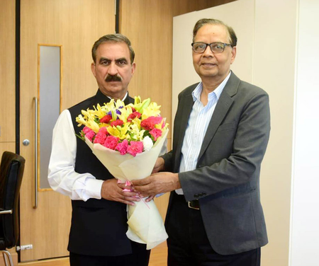 Himachal CM meets Finance Commission head, seeks assistance