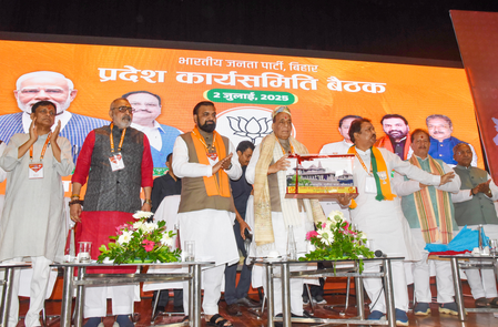 <div>Bihar’s lost glory can be restored only by NDA: Rajnath Singh</div>