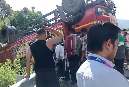 <div>Over dozen hurt, three feared dead as truck carrying Kanwariyas overturns in Uttarakhand’s Tehri</div>