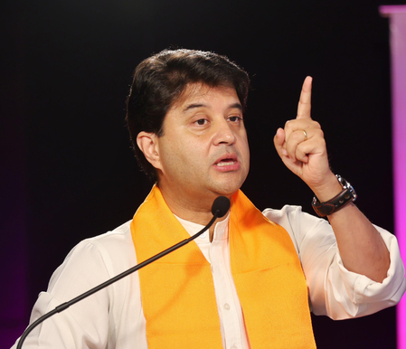 <div>‘Congress not concerned about country’s pride’: Jyotiraditya Scindia on Rahul’s ‘surrender’ jibe</div>