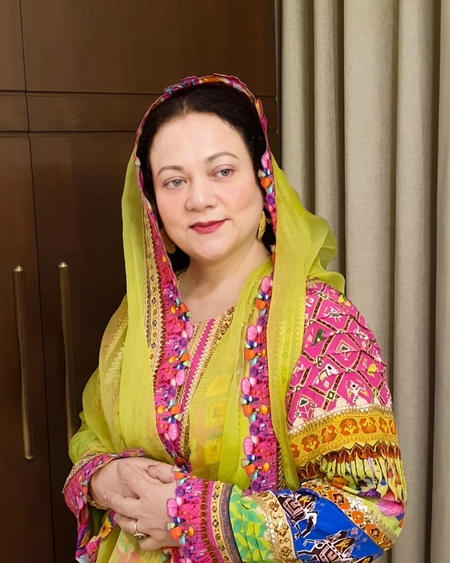 <div>Mandakini says ‘my heart is shattered’ as her father passes away</div>