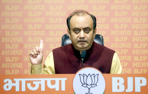 <div>‘Digvijaya calls Hafiz ‘sahab’, finds communalism in Kanwar Yatra’: BJP’s Sudhanshu Trivedi</div>
