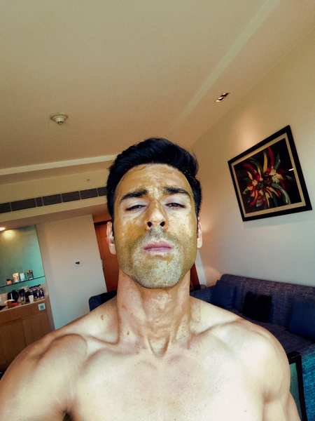 <div>Pulkit Samrat ‘marinates’ his face with wife Kriti Kharbanda’s nuskhe for glowing skin</div>