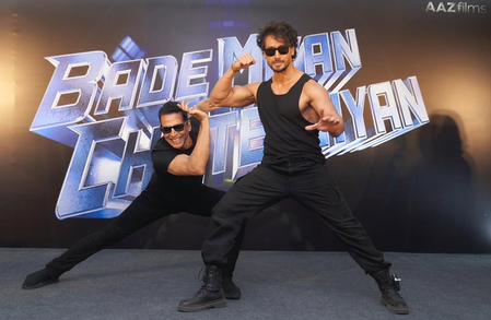 Akshay Kumar turns cheerleader for his ‘brother’ Tiger Shroff