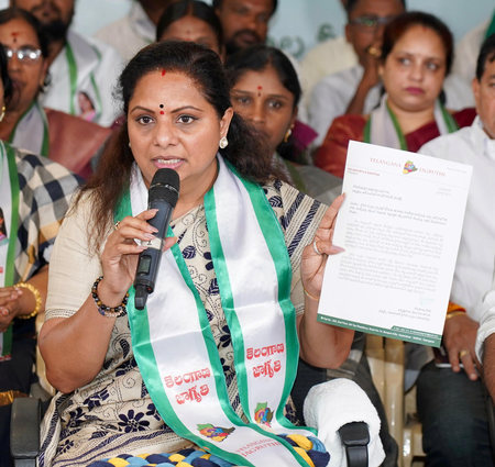 <div>Kavitha calls for ‘Rail Roko’ to demand Centre’s nod for 42 pc BC reservation</div>