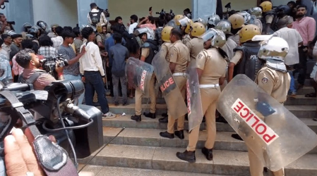 As police remain mute witness, SFI activists barge into four Kerala universities