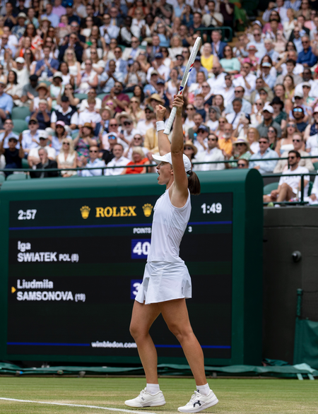 Wimbledon 2025: Swiatek reaches maiden semis with straight sets win over Samsonova