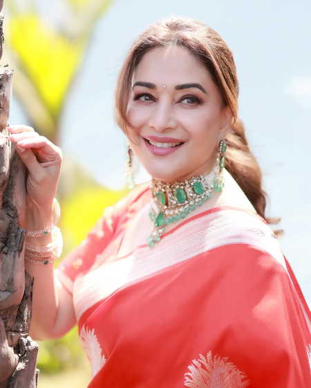 <div>Madhuri Dixit flaunts the ‘Hum Apke Hain Kaun’ treasure found on the set</div>