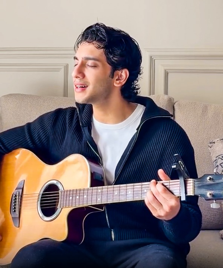 <div>Vedang Raina drops his beautiful version of the ‘Jashn-E-Bahaaraa’ track from Jodhaa Akbar</div>
