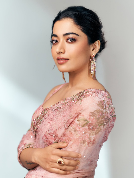 <div>Rashmika says, ‘I started something new’, Netizens speculate relationship announcement with VD</div>
