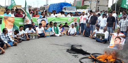 Odisha self-immolation case: BJD engages in scuffle with police during protest in Bhubaneswar