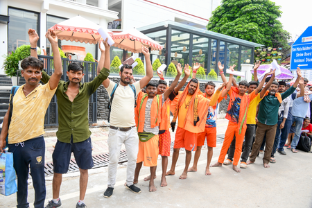 Amarnath Yatra resumes from Jammu as 7,908 leave for Kashmir