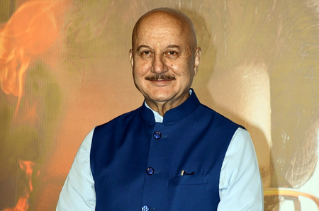 <div>Anupam Kher feels Miss Braganza won’t choose Mr. Malhotra from ‘Kuch Kuch Hota Hai’ as partner</div>