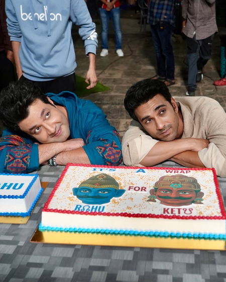 <div>Pulkit Samrat plants a sweet peck on Varun Sharma’s cheek as they wrap up ‘Rahu Ketu’</div>