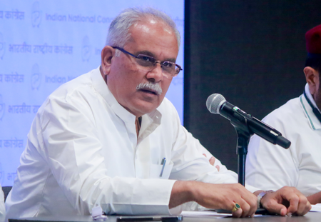 <div>BJP’s ‘Baap numbari, Beta Dus Numbari’ jibe targets Baghel family amid ED action</div>