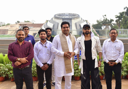 Delhi Minister Kapil Mishra, singer Himesh Reshammiya visit Prime Ministers’ Museum
