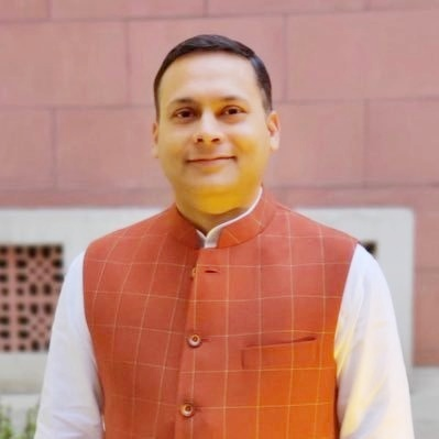 <div>Manmohan Singh, Sonia Gandhi never attended all-party floor leaders’ meets in UPA’s 10 years: Amit Malviya</div>