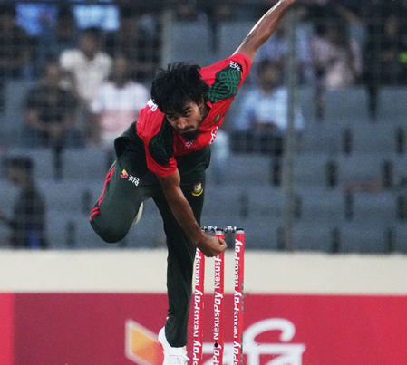 <div>Pak coach Hesson flays ‘poor’ pitch, Bangladesh players defend it</div>