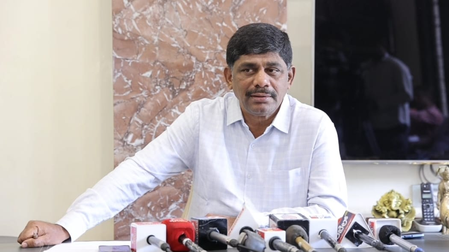 <div>There’s an attempt to trap us: K’taka Deputy CM Shivakumar’s brother Suresh</div>
