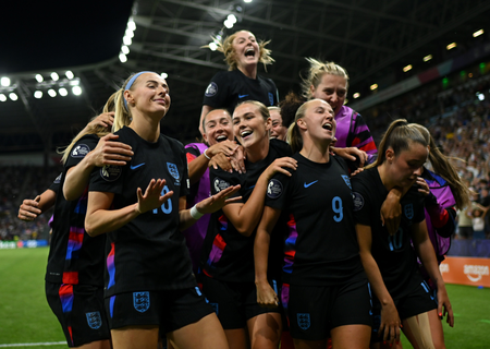 <div>Women’s Euro: Michelle Agyemang and Chloe Kelly’s last-gasp goals send England to final</div>